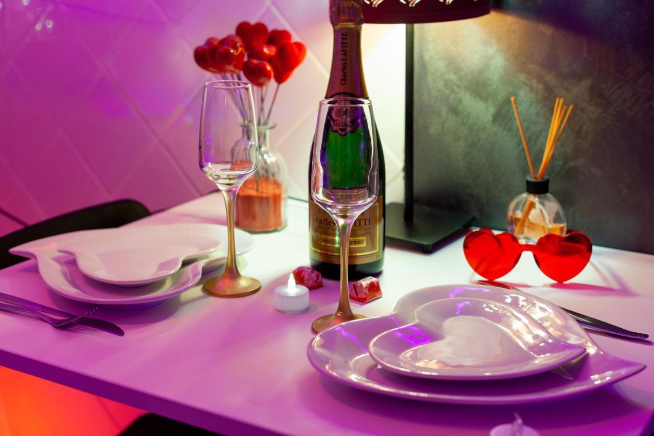 Love Room Avec Balneo Toulon Exterior foto