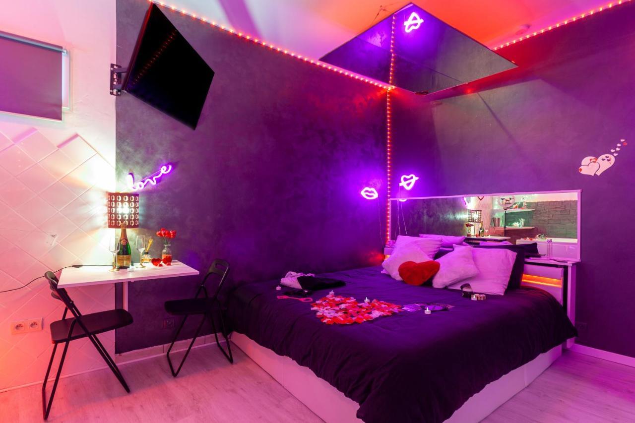 Love Room Avec Balneo Toulon Exterior foto